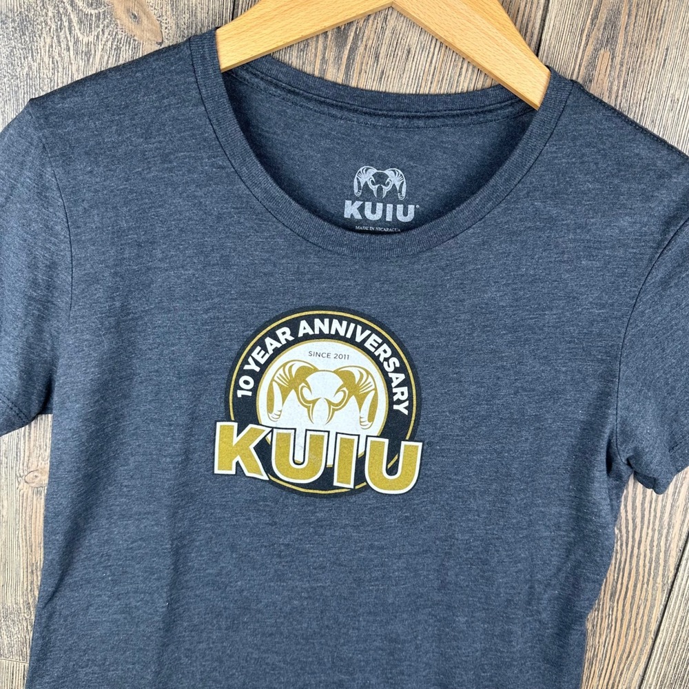 KUIU 10 Year Anniversary Graphic T-Shirt Charcoal Heather Gray Womens Medium